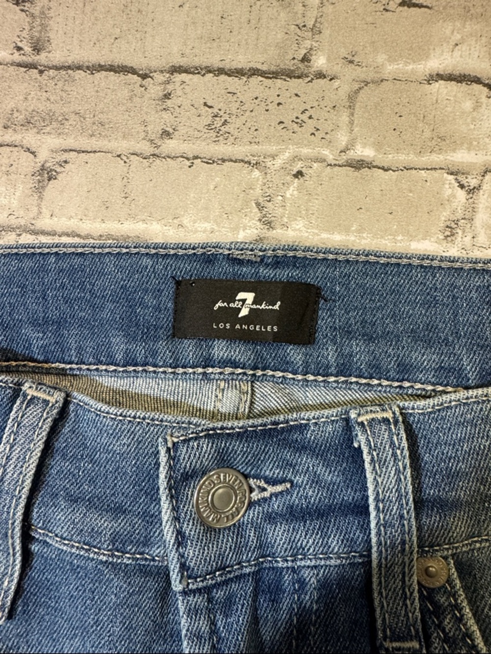 7 For All Mankind mens 30x32 straight fit light wash denim blue jeans EUC - Picture 2 of 7